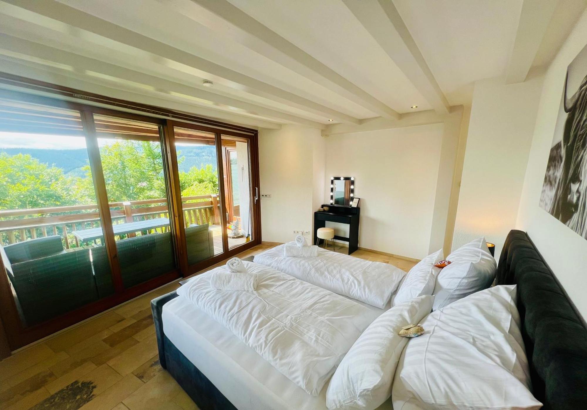 Appartement Panoramablick Mit Privatparkplatz, 2 Balkone Und 1,5 Baeder à Titisee-Neustadt Extérieur photo
