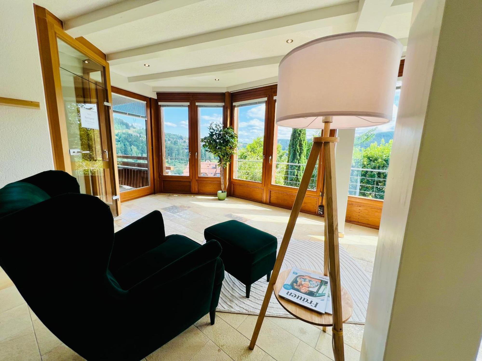 Appartement Panoramablick Mit Privatparkplatz, 2 Balkone Und 1,5 Baeder à Titisee-Neustadt Extérieur photo