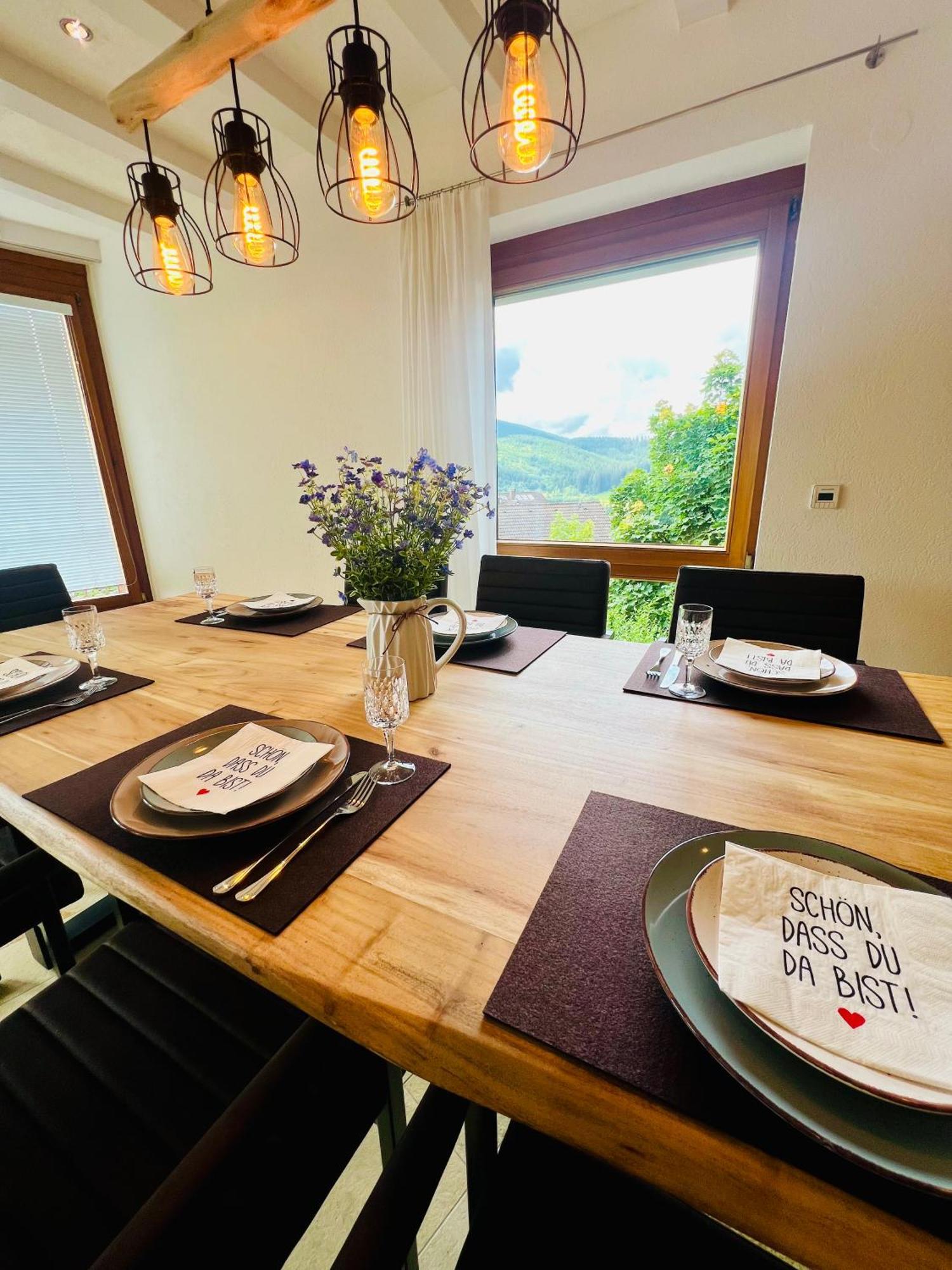 Appartement Panoramablick Mit Privatparkplatz, 2 Balkone Und 1,5 Baeder à Titisee-Neustadt Extérieur photo