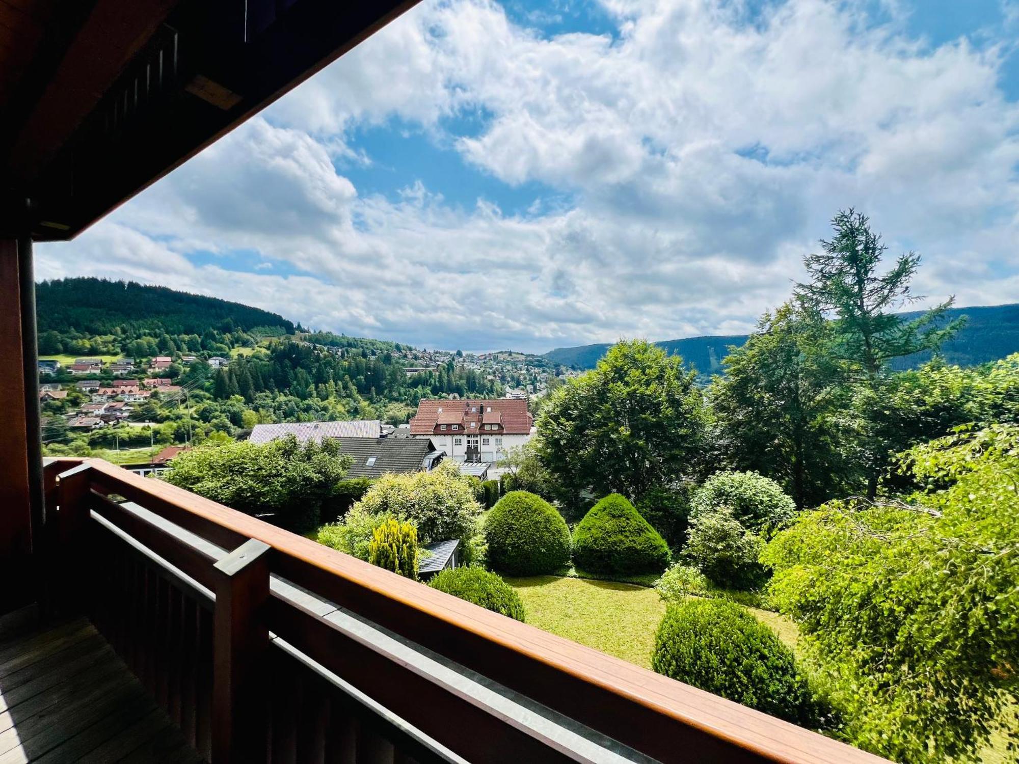 Appartement Panoramablick Mit Privatparkplatz, 2 Balkone Und 1,5 Baeder à Titisee-Neustadt Extérieur photo