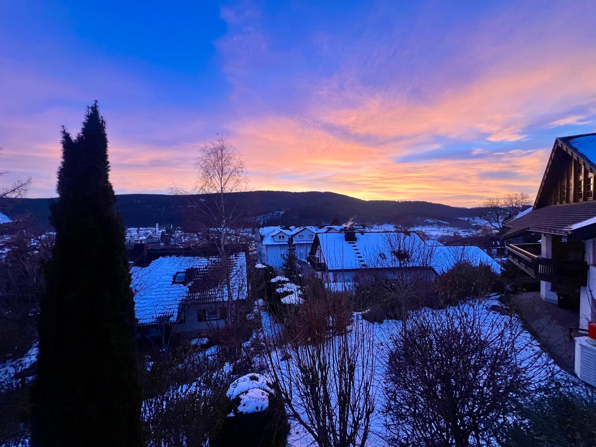 Appartement Panoramablick Mit Privatparkplatz, 2 Balkone Und 1,5 Baeder à Titisee-Neustadt Extérieur photo